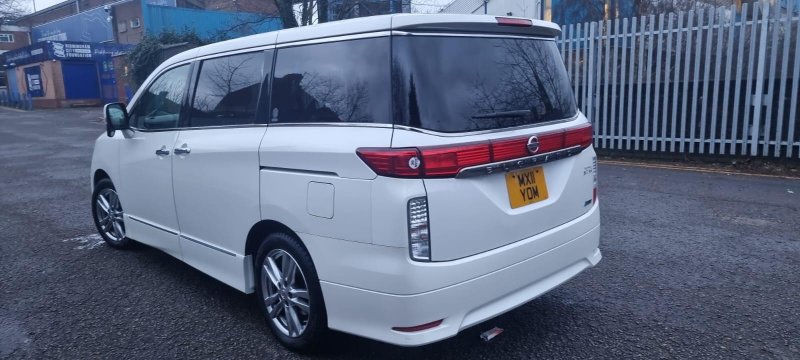 NISSAN ELGRAND