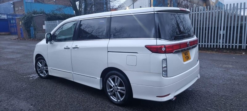 NISSAN ELGRAND