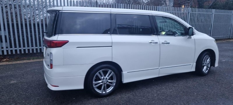 NISSAN ELGRAND